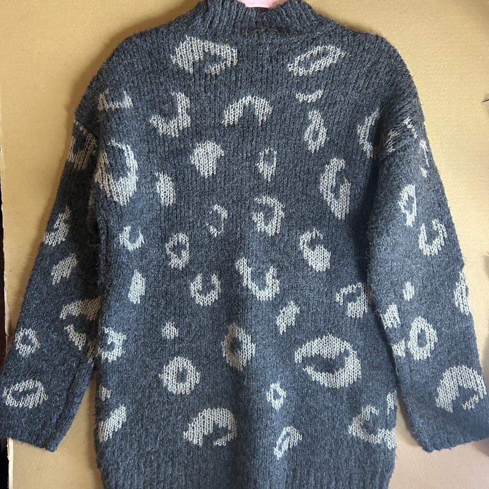 Universal Thread Charcoal Gray Leopard Print Knit… - image 6